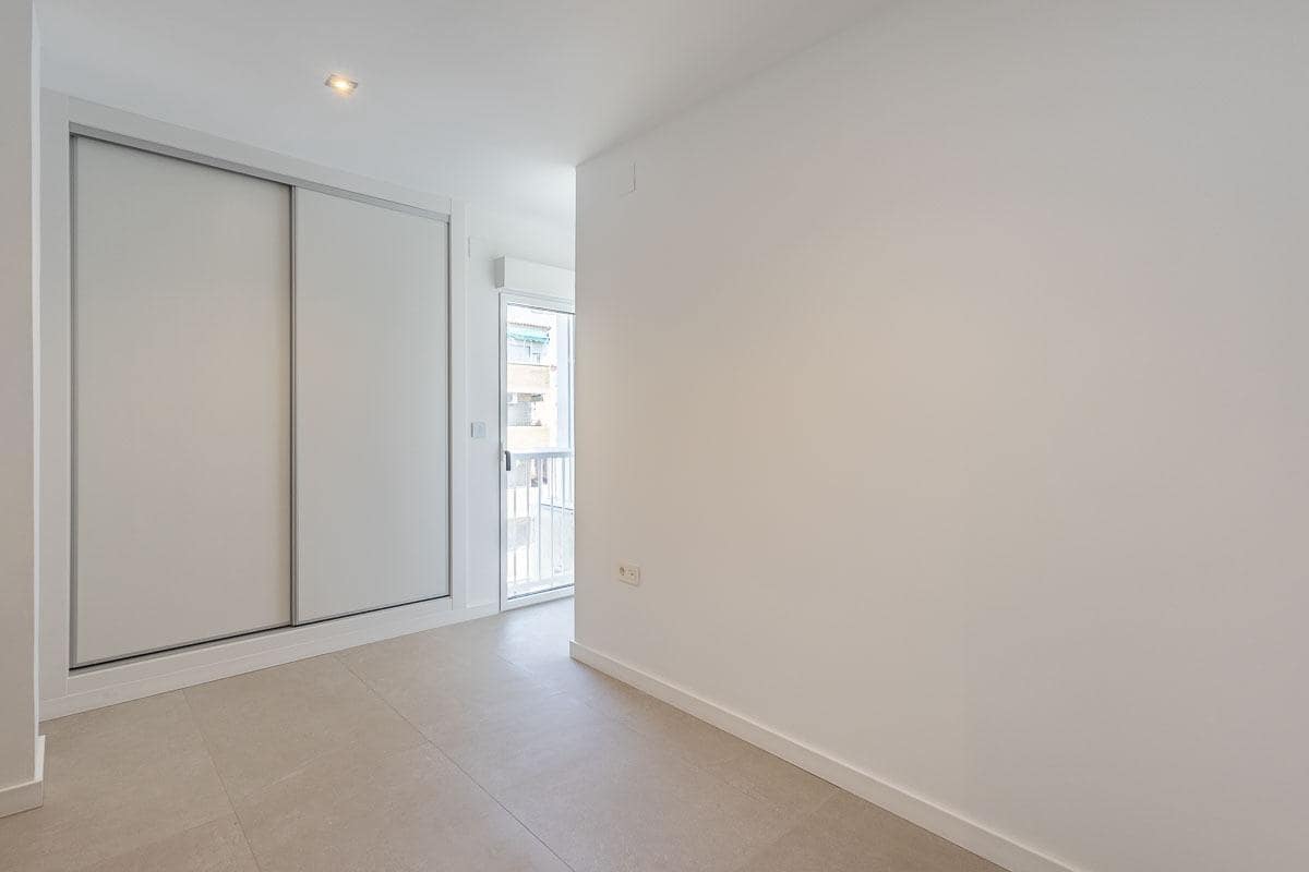 2 bedroom Flat for rent in Granada city with garage - € 850 (Ref: 9860076)