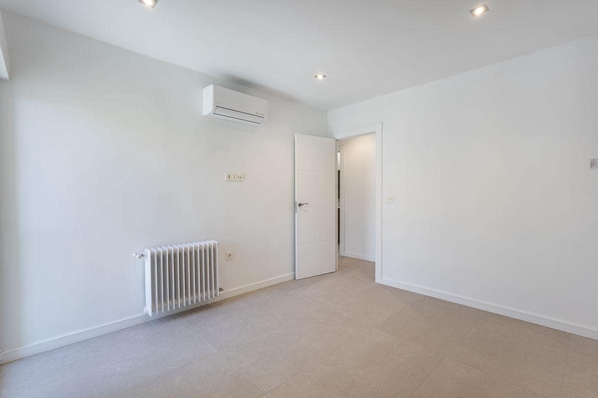 2 bedroom Flat for rent in Granada city with garage - € 850 (Ref: 9860076)