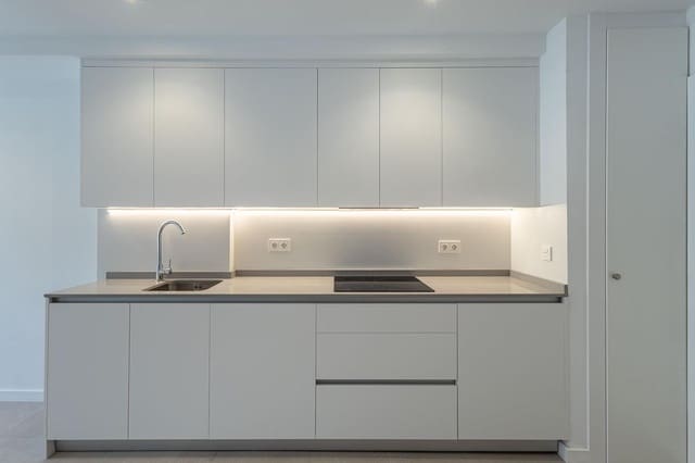 2 soverom Leilighet til leie i Granada by med garasje - € 850 (Ref: 9860076)