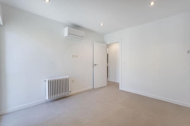 2 soverom Leilighet til leie i Granada by med garasje - € 850 (Ref: 9860076)