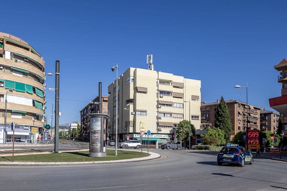 2 bedroom Flat for rent in Granada city with garage - € 850 (Ref: 9860076)