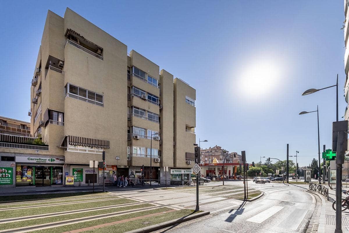 2 bedroom Flat for rent in Granada city with garage - € 850 (Ref: 9860076)