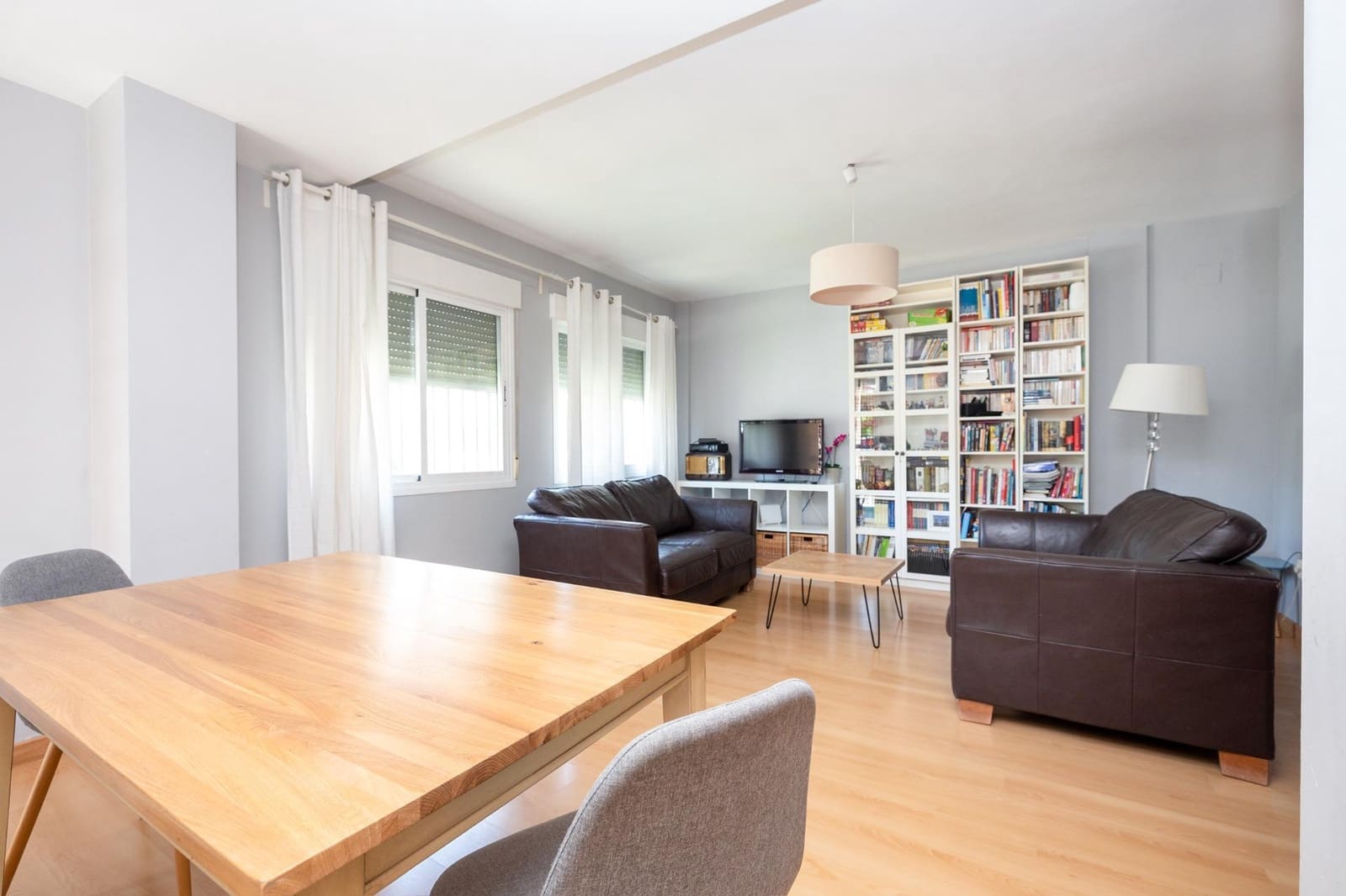5 makuuhuone Paritalo myytävänä paikassa Belicena mukana 
autotalli - 265 000 € (Ref: 9876388)