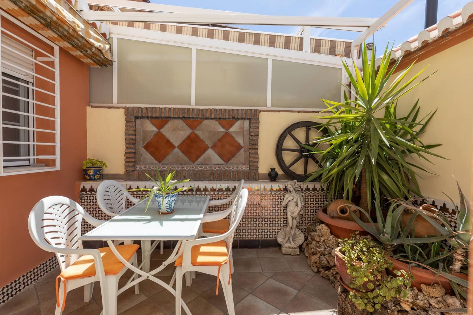 5 slaapkamer Rijtjeshuis te koop in Armilla met garage - € 295.000 (Ref: 9884763)