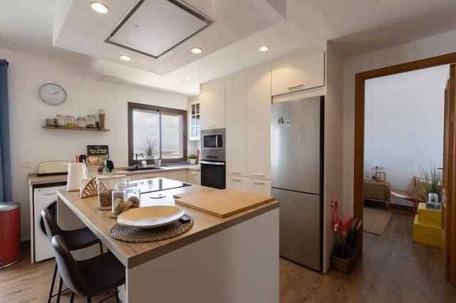2 Zimmer Penthouse zu verkaufen in La Zubia mit Garage - 265.000 € (Ref: 9892316)