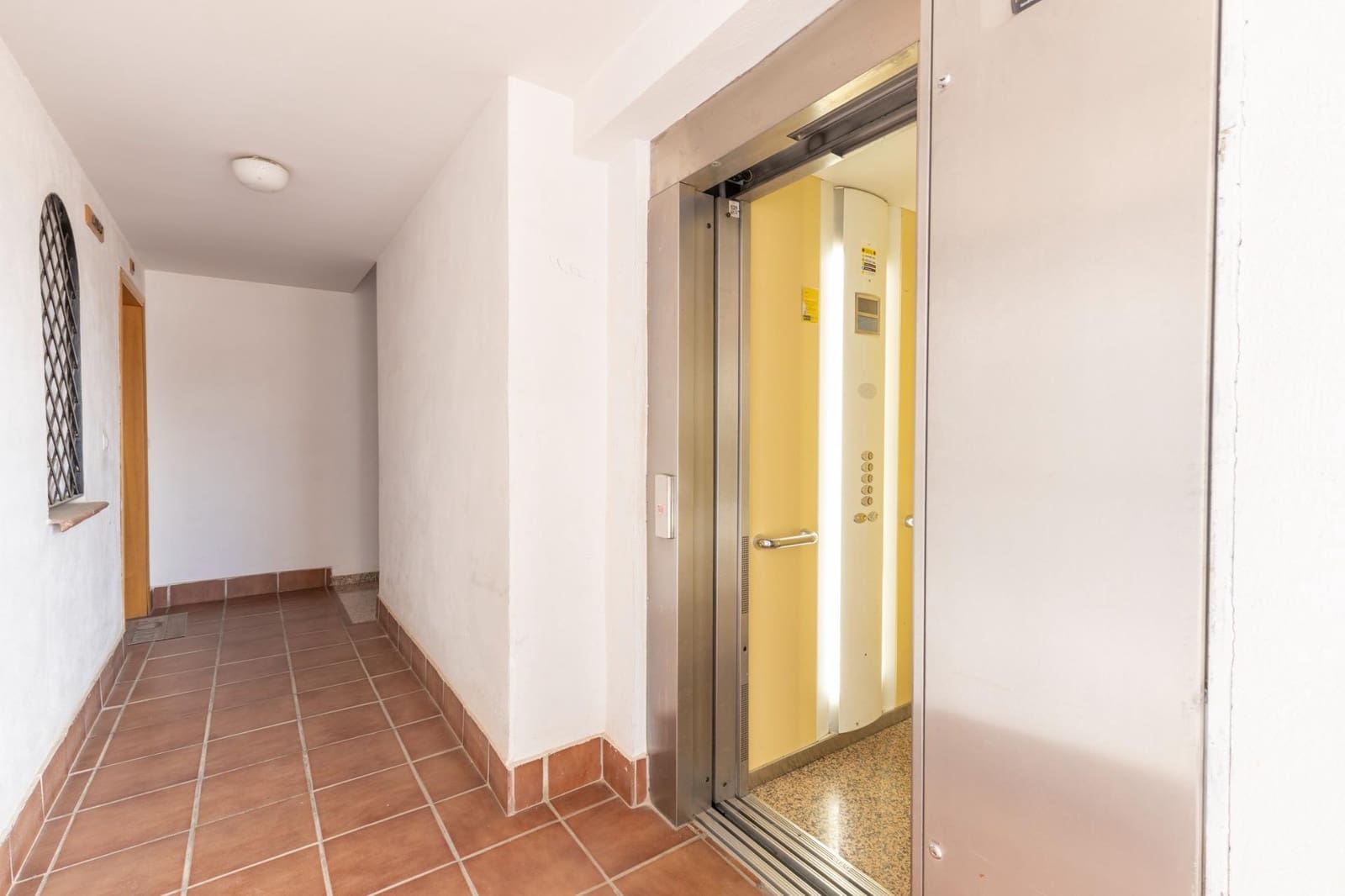2 Zimmer Penthouse zu verkaufen in La Zubia mit Garage - 265.000 € (Ref: 9892316)