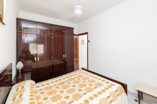 3 sovrum Lägenhet till salu i Granada stad - 197 000 € (Ref: 9896302)