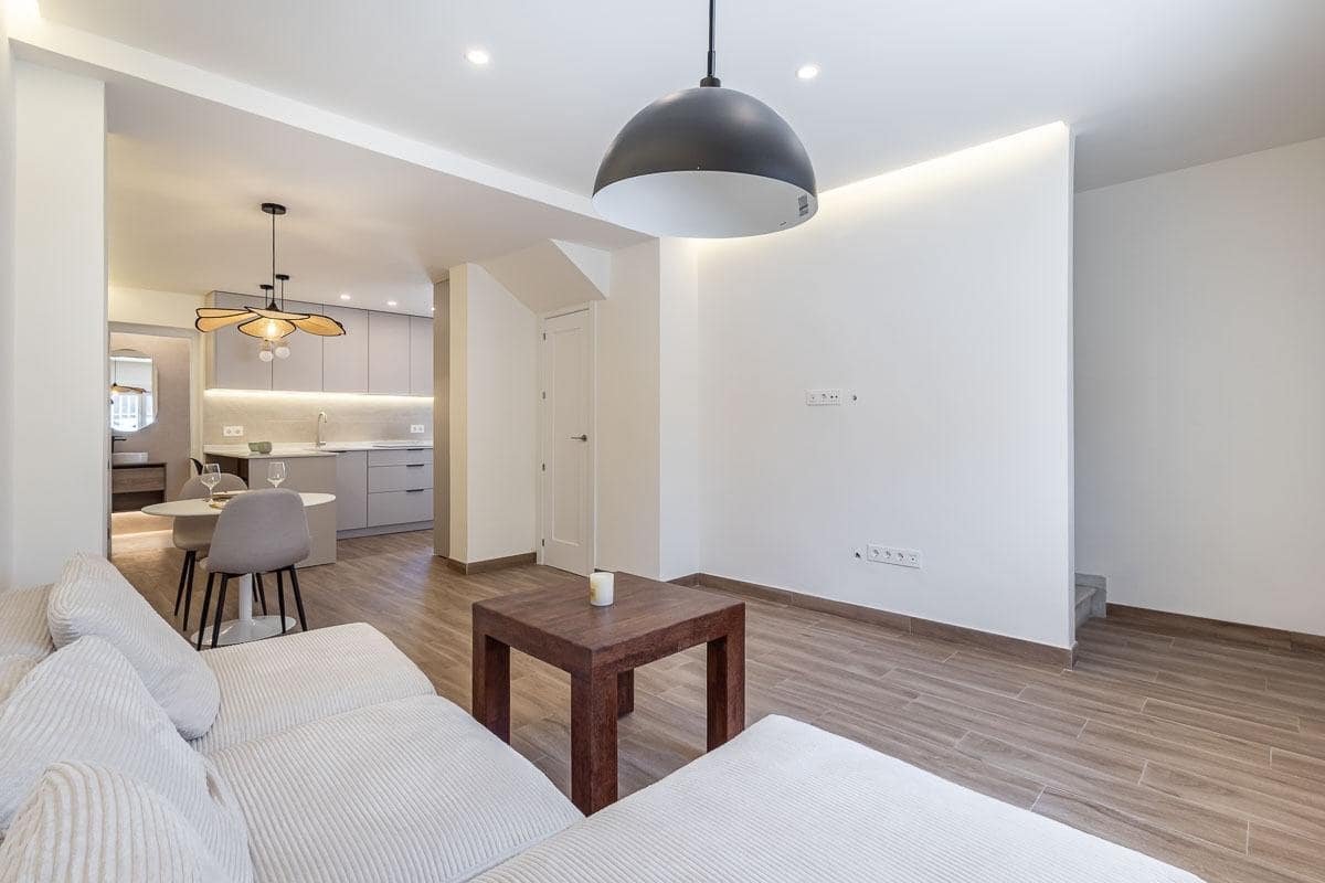 Casa de 3 habitaciones en Armilla en venta - 249.000 € (Ref: 9896304)