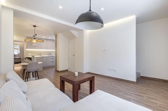 Casa de 3 habitaciones en Armilla en venta - 249.000 € (Ref: 9896304)