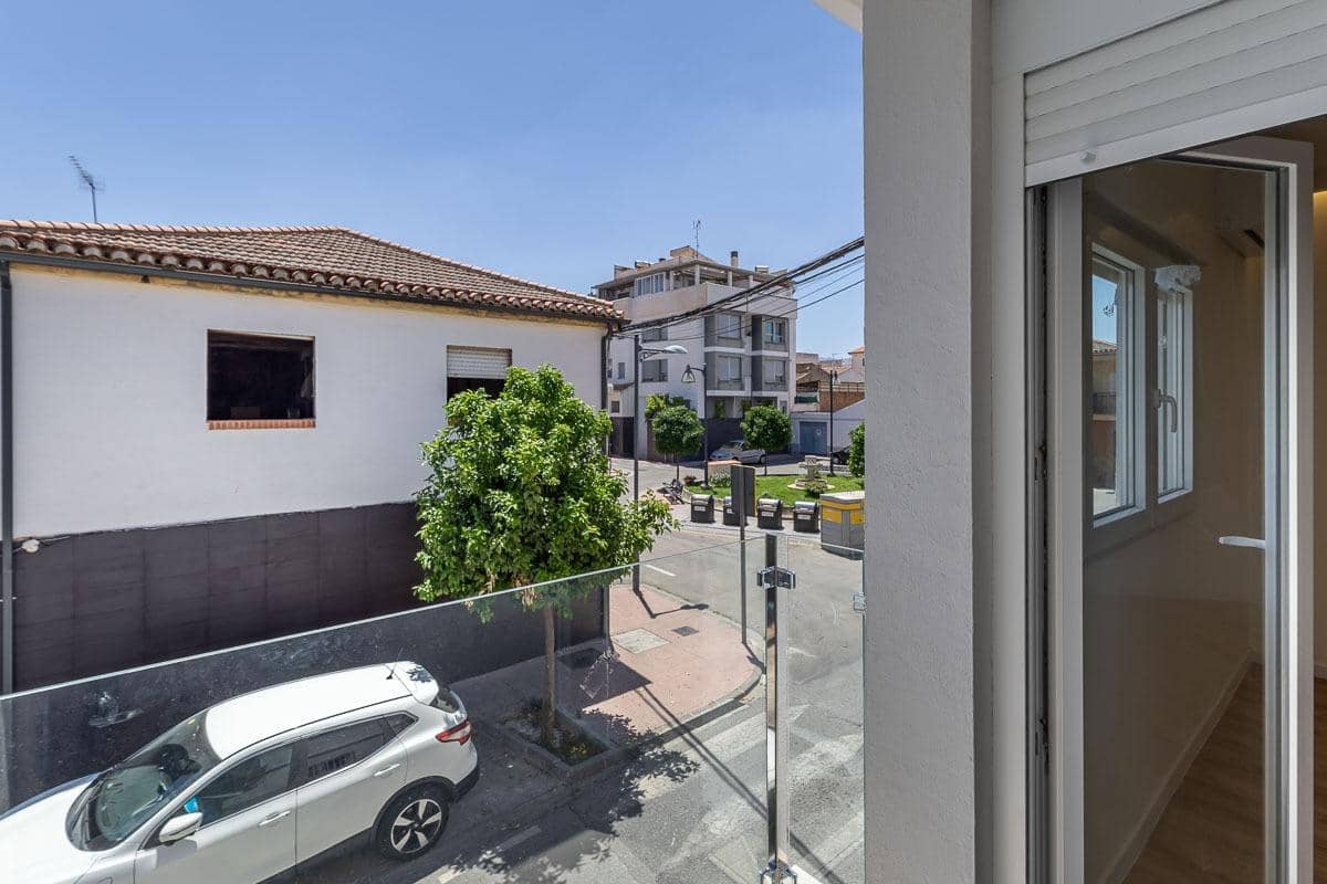 Casa de 3 habitaciones en Armilla en venta - 249.000 € (Ref: 9896304)