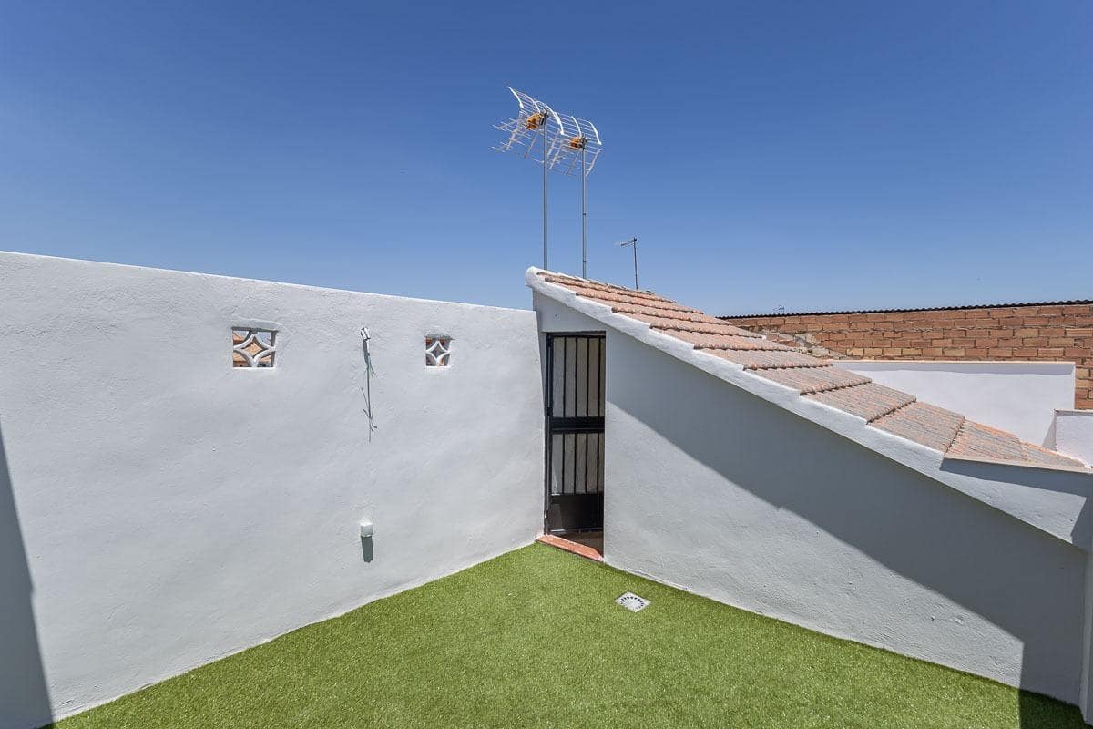 Casa de 3 habitaciones en Armilla en venta - 249.000 € (Ref: 9896304)