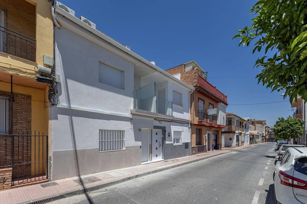 Casa de 3 habitaciones en Armilla en venta - 249.000 € (Ref: 9896304)