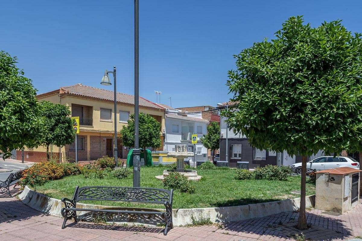 Casa de 3 habitaciones en Armilla en venta - 249.000 € (Ref: 9896304)