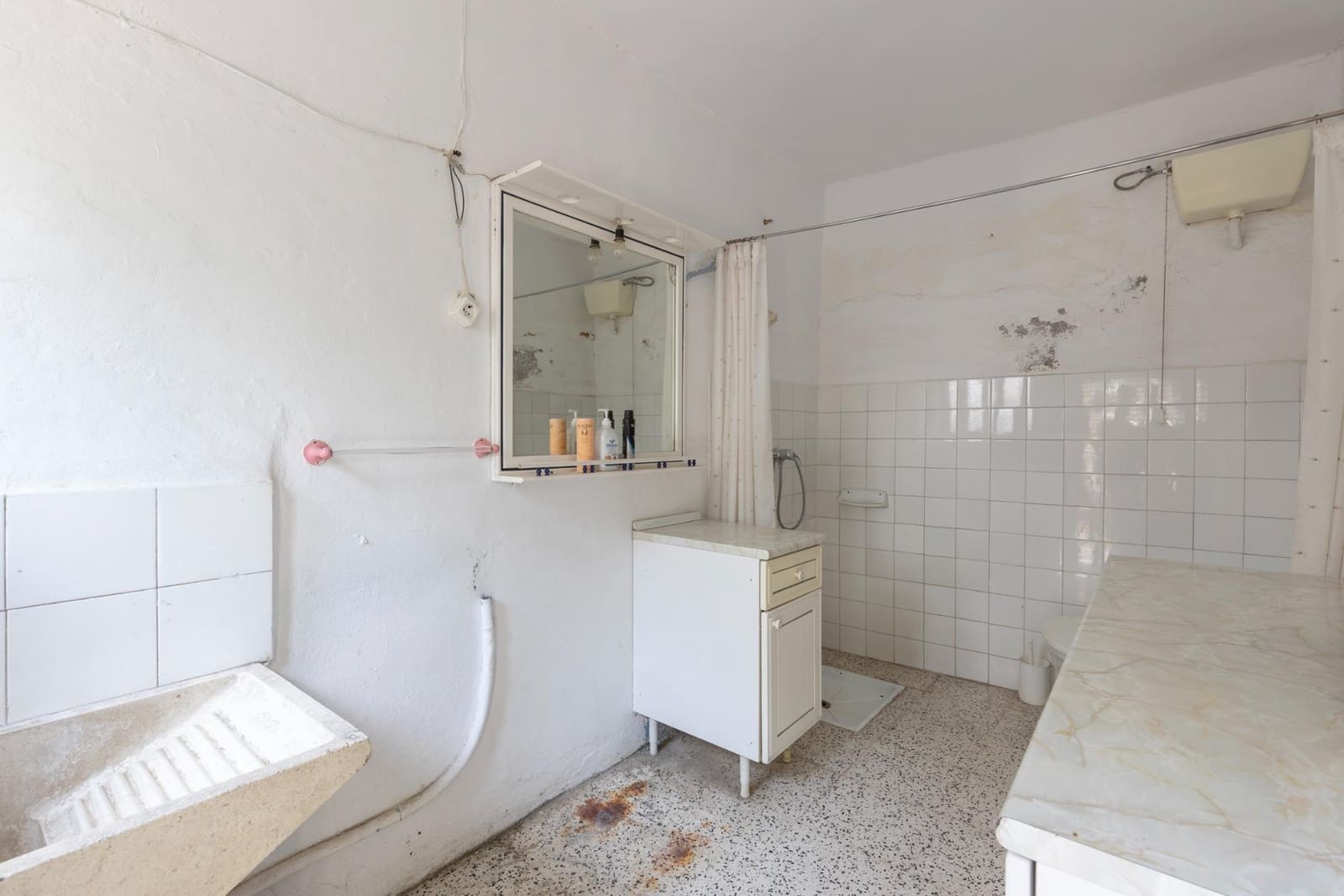 12 bedroom Finca/Country House for sale in Huetor Vega with garage - € 495,000 (Ref: 9899156)