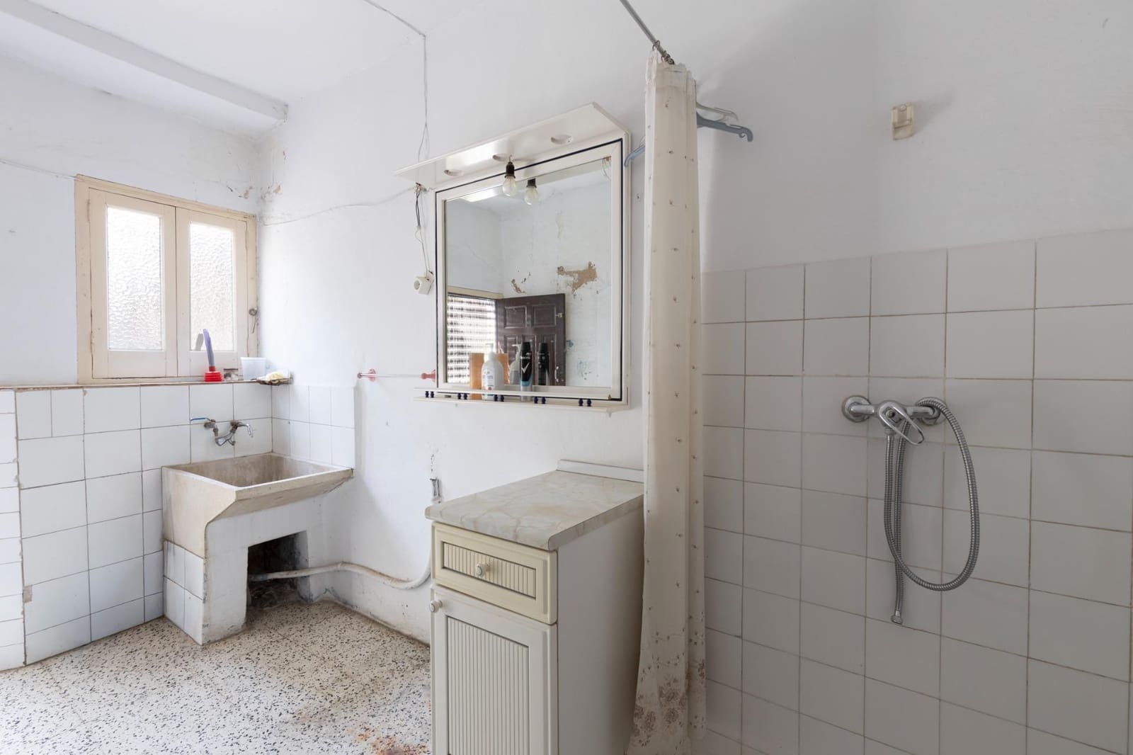 12 bedroom Finca/Country House for sale in Huetor Vega with garage - € 495,000 (Ref: 9899156)