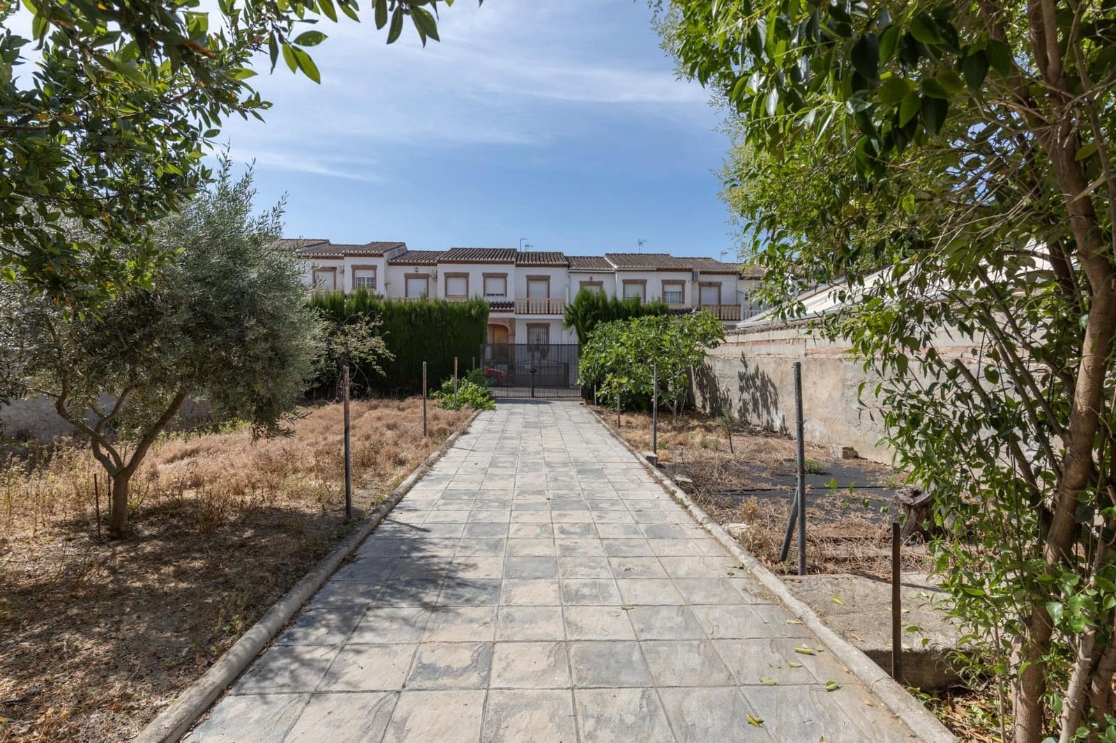 12 bedroom Finca/Country House for sale in Huetor Vega with garage - € 495,000 (Ref: 9899156)