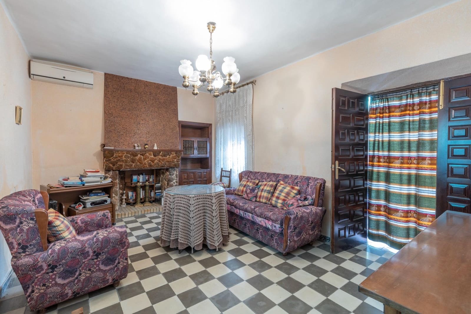 12 bedroom Finca/Country House for sale in Huetor Vega with garage - € 495,000 (Ref: 9899156)