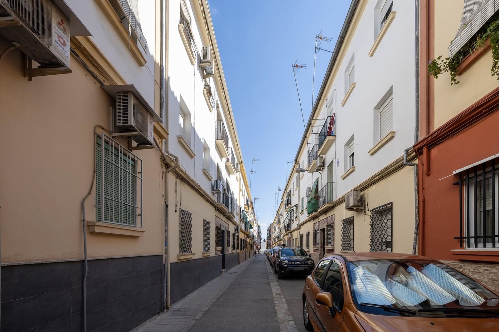 3 slaapkamer Flat te koop in Granada stad - € 124.900 (Ref: 9899158)