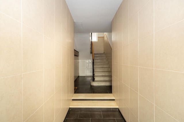 3 slaapkamer Flat te koop in Granada stad - € 124.900 (Ref: 9899158)