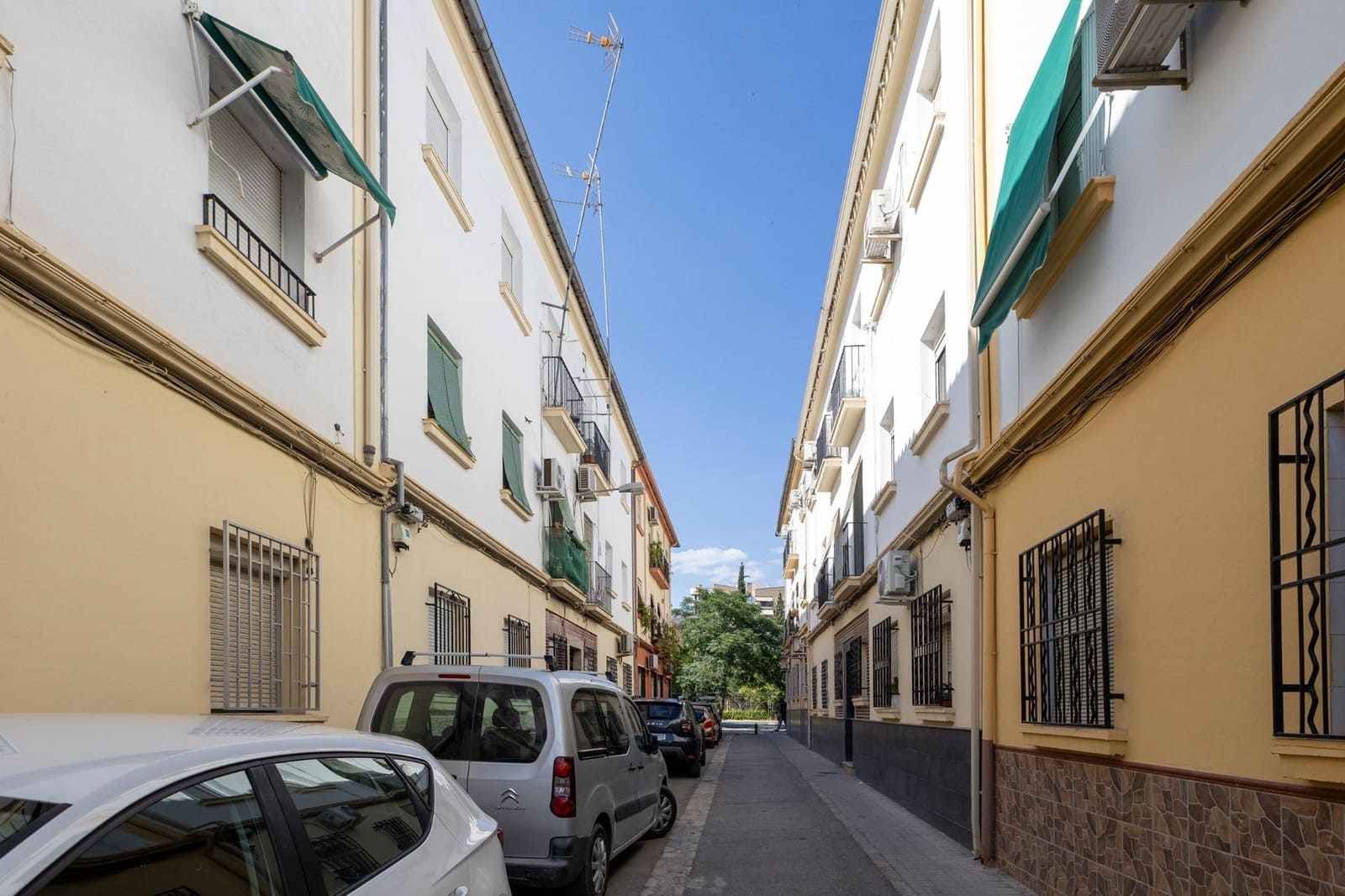 3 slaapkamer Flat te koop in Granada stad - € 124.900 (Ref: 9899158)