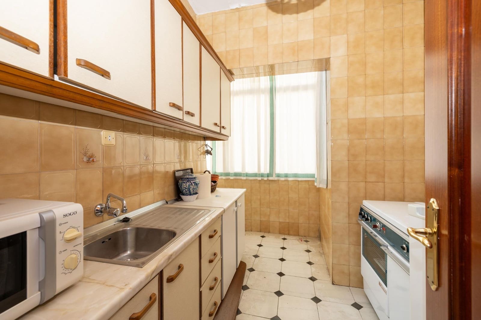3 slaapkamer Flat te koop in Granada stad - € 124.900 (Ref: 9899158)