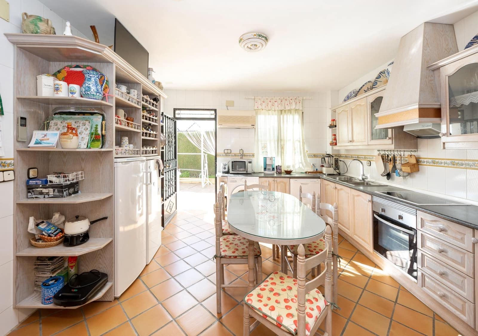 5 bedroom Villa for sale in Albolote with pool - € 330,000 (Ref: 9922274)