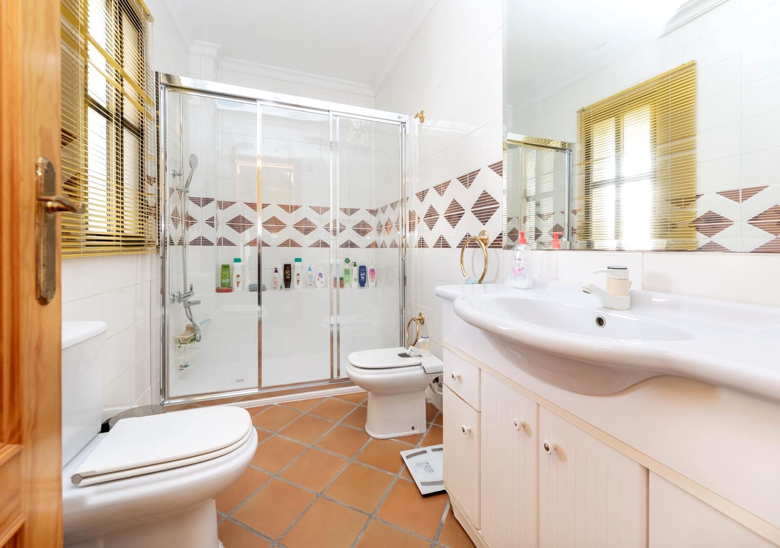 5 bedroom Villa for sale in Albolote with pool - € 330,000 (Ref: 9922274)