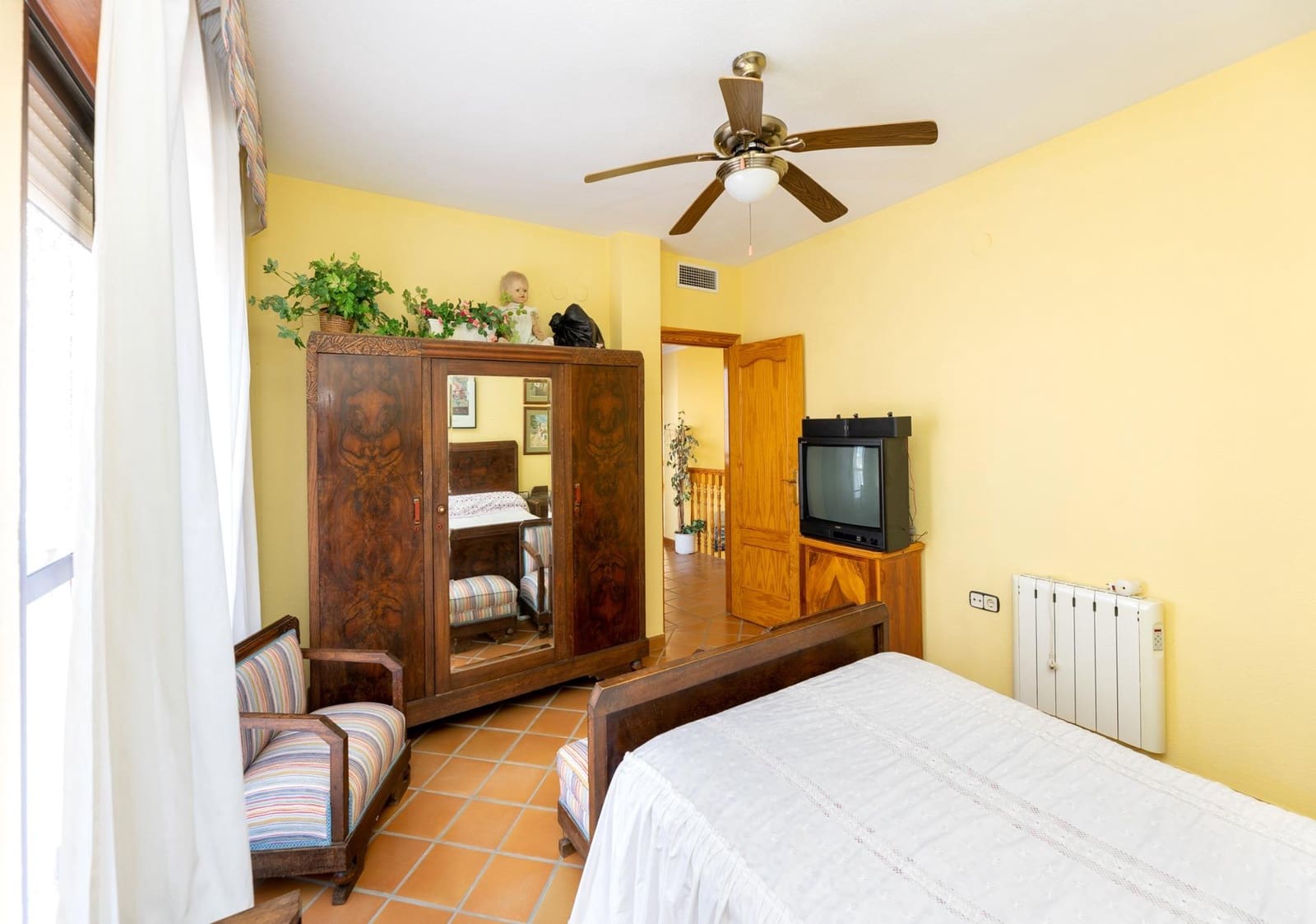 5 bedroom Villa for sale in Albolote with pool - € 330,000 (Ref: 9922274)