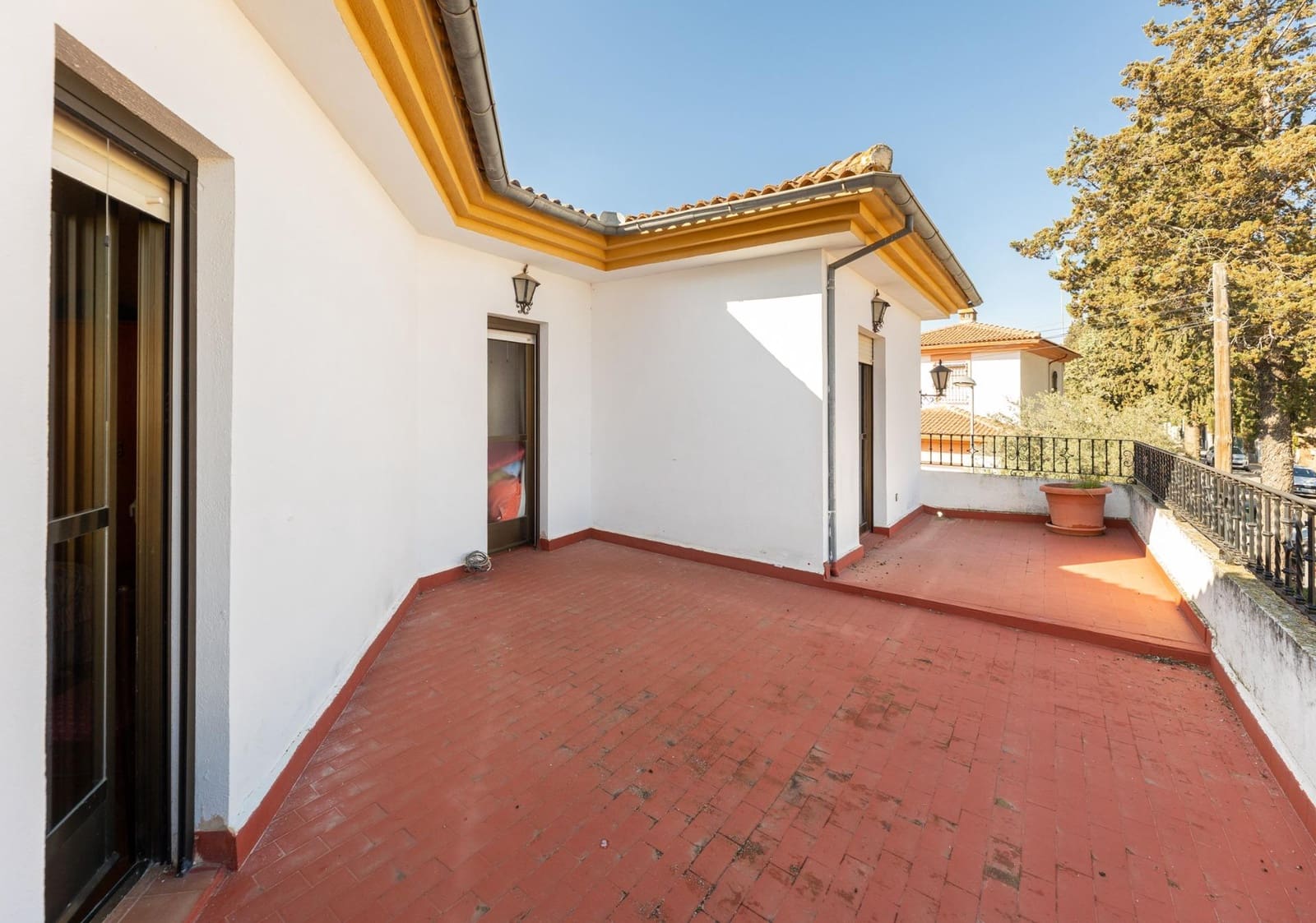 5 bedroom Villa for sale in Albolote with pool - € 330,000 (Ref: 9922274)