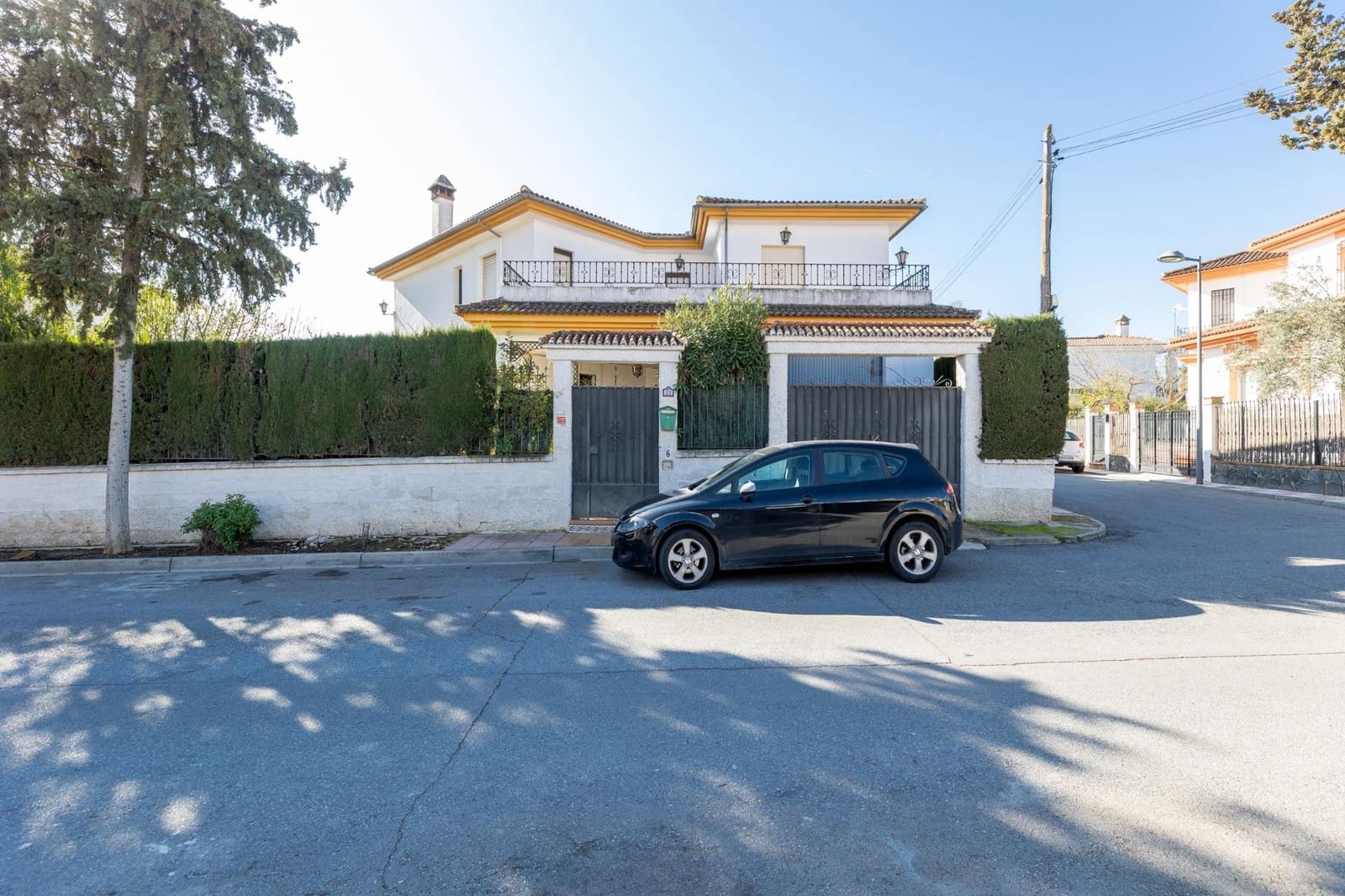 5 bedroom Villa for sale in Albolote with pool - € 330,000 (Ref: 9922274)