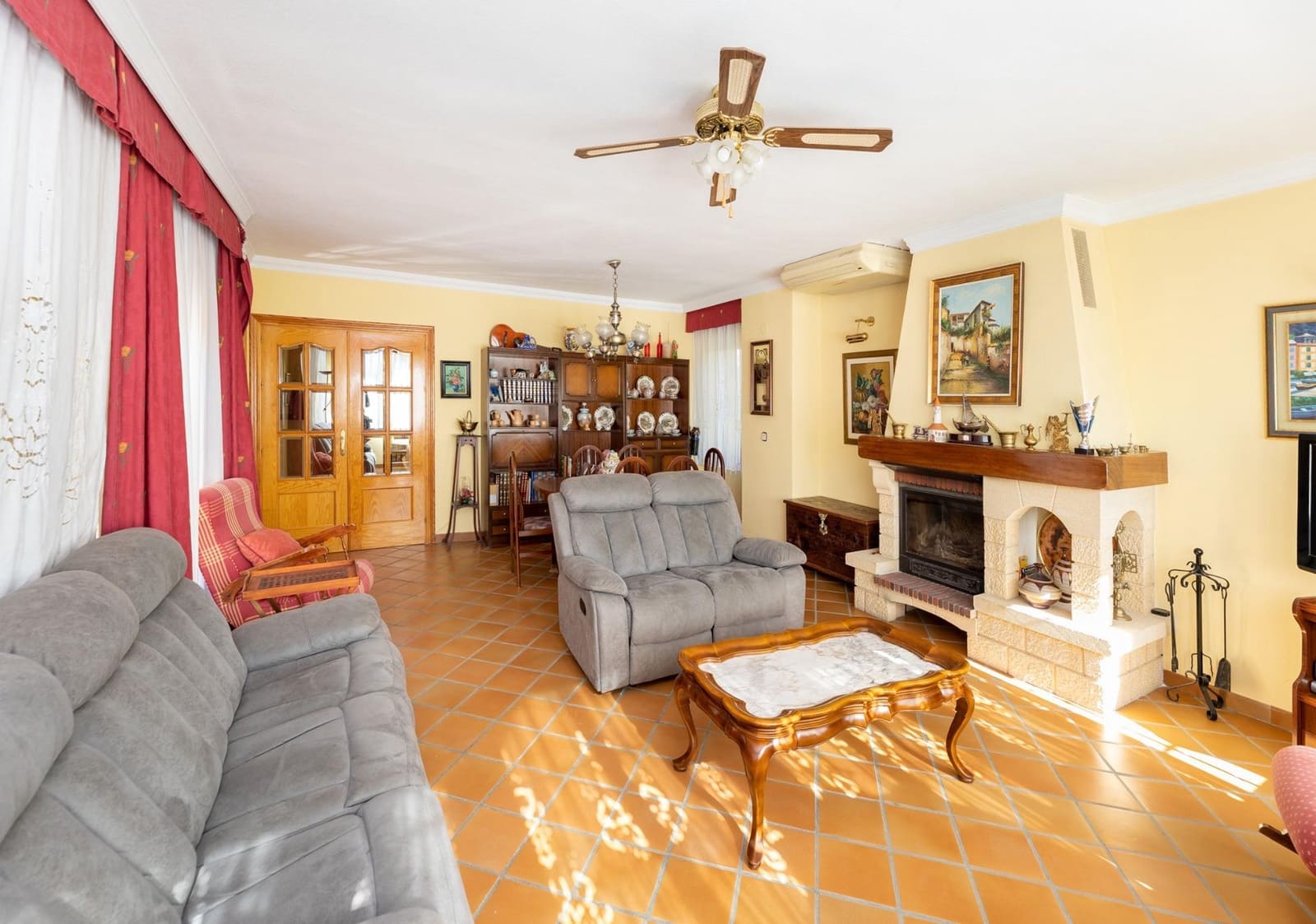5 bedroom Villa for sale in Albolote with pool - € 330,000 (Ref: 9922274)