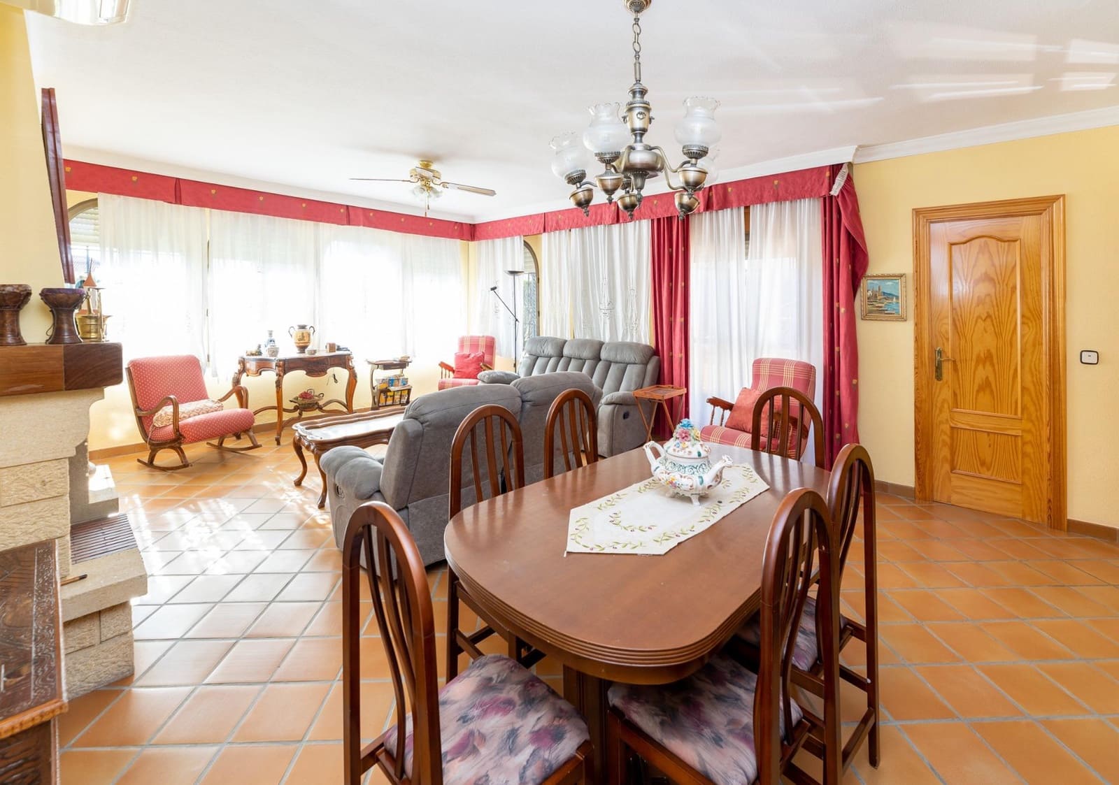 5 bedroom Villa for sale in Albolote with pool - € 330,000 (Ref: 9922274)
