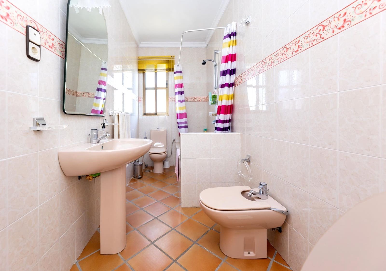 5 bedroom Villa for sale in Albolote with pool - € 330,000 (Ref: 9922274)