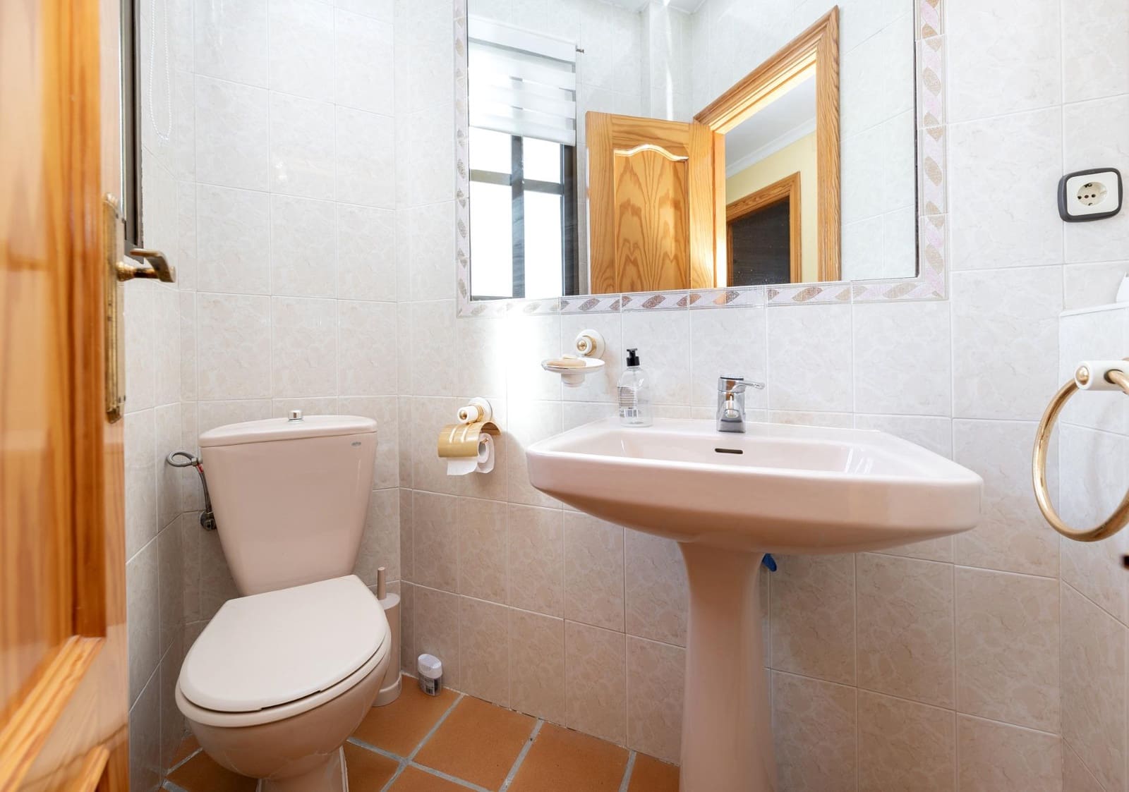 5 bedroom Villa for sale in Albolote with pool - € 330,000 (Ref: 9922274)