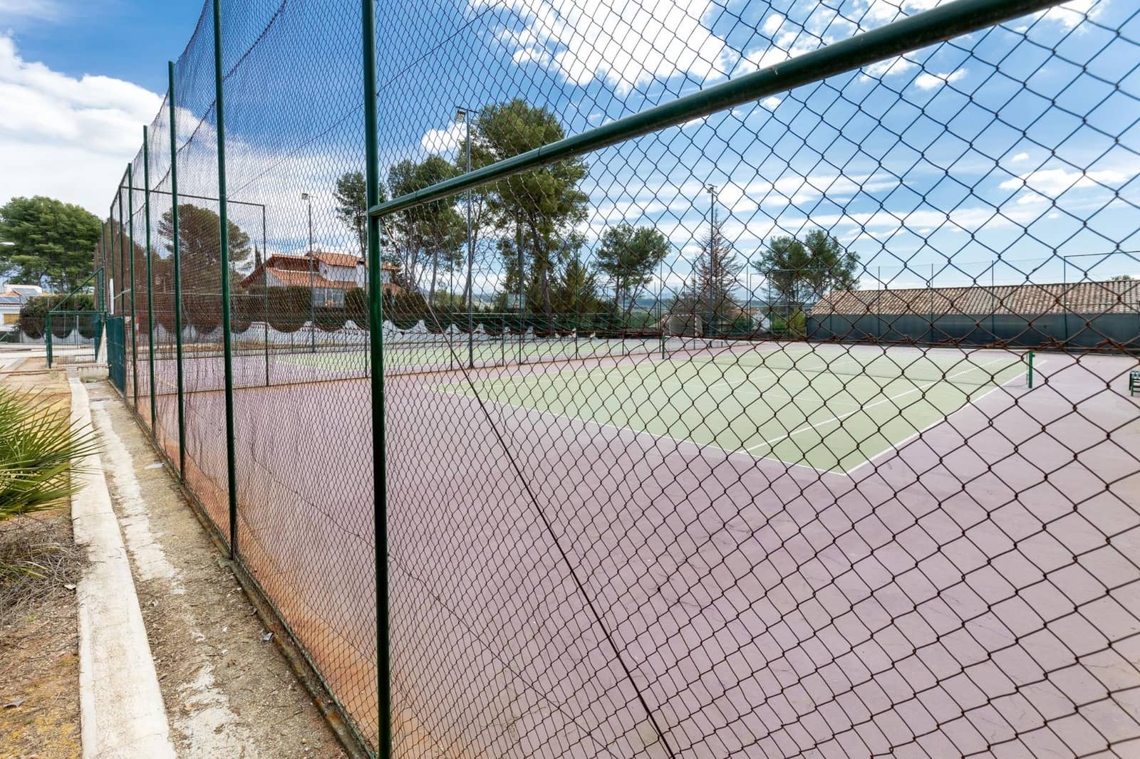 5 bedroom Villa for sale in Albolote with pool - € 330,000 (Ref: 9922274)