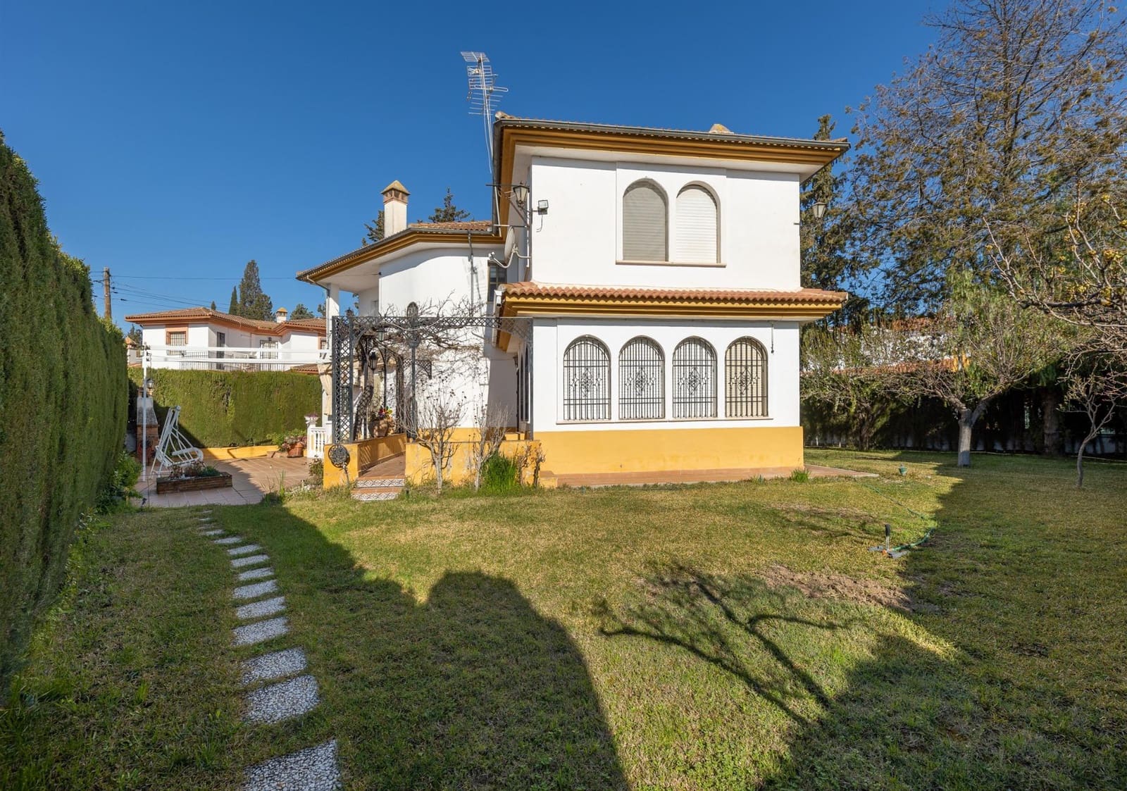 5 bedroom Villa for sale in Albolote with pool - € 330,000 (Ref: 9922274)