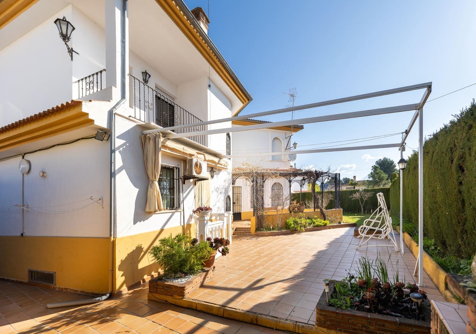 5 bedroom Villa for sale in Albolote with pool - € 330,000 (Ref: 9922274)