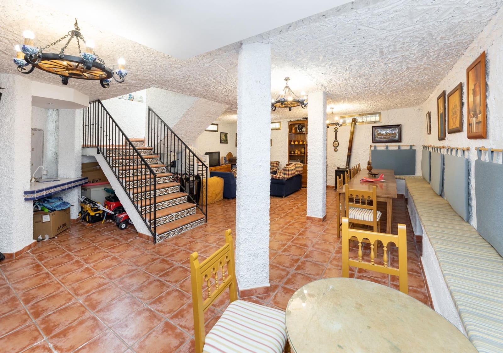 5 bedroom Villa for sale in Albolote with pool - € 330,000 (Ref: 9922274)