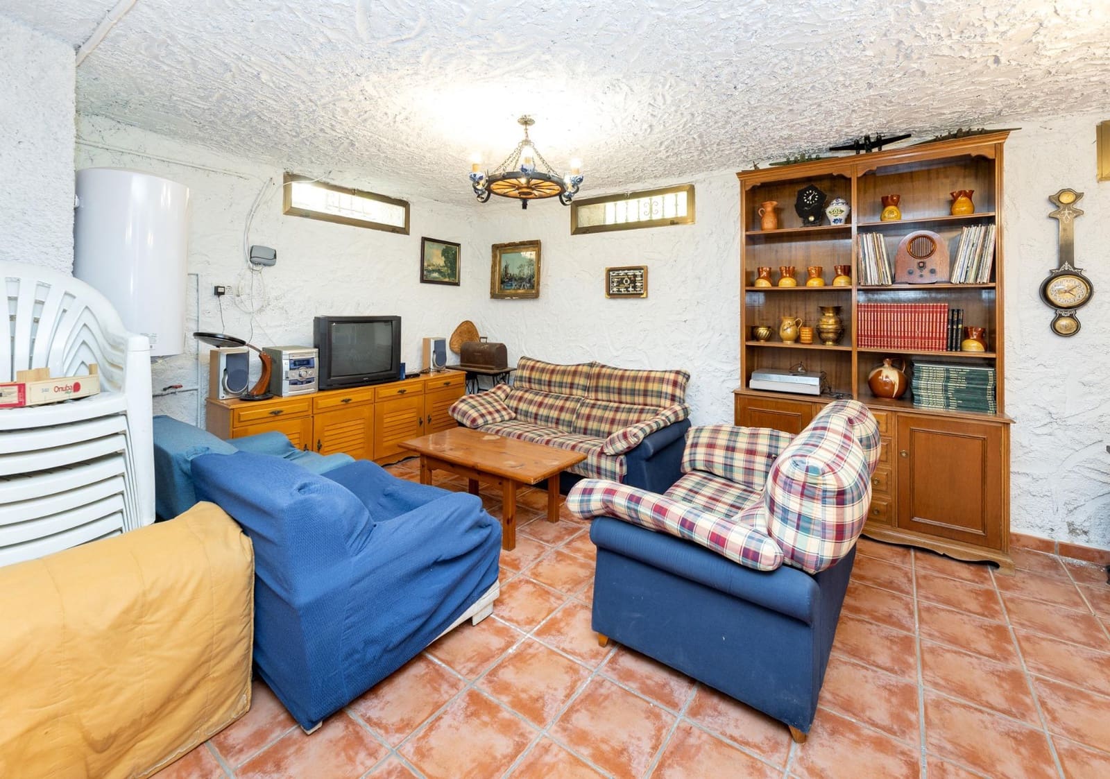 5 bedroom Villa for sale in Albolote with pool - € 330,000 (Ref: 9922274)