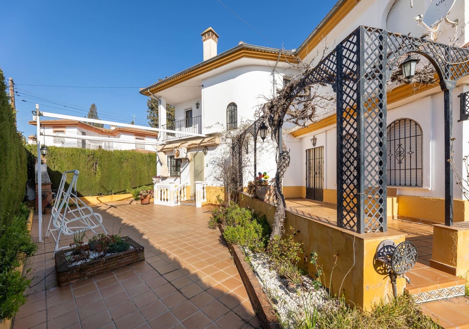 5 bedroom Villa for sale in Albolote with pool - € 330,000 (Ref: 9922274)