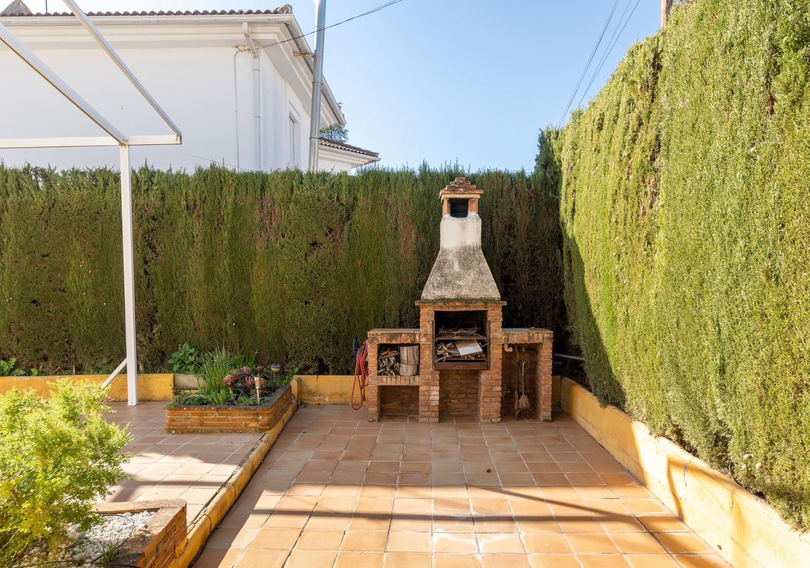5 bedroom Villa for sale in Albolote with pool - € 330,000 (Ref: 9922274)