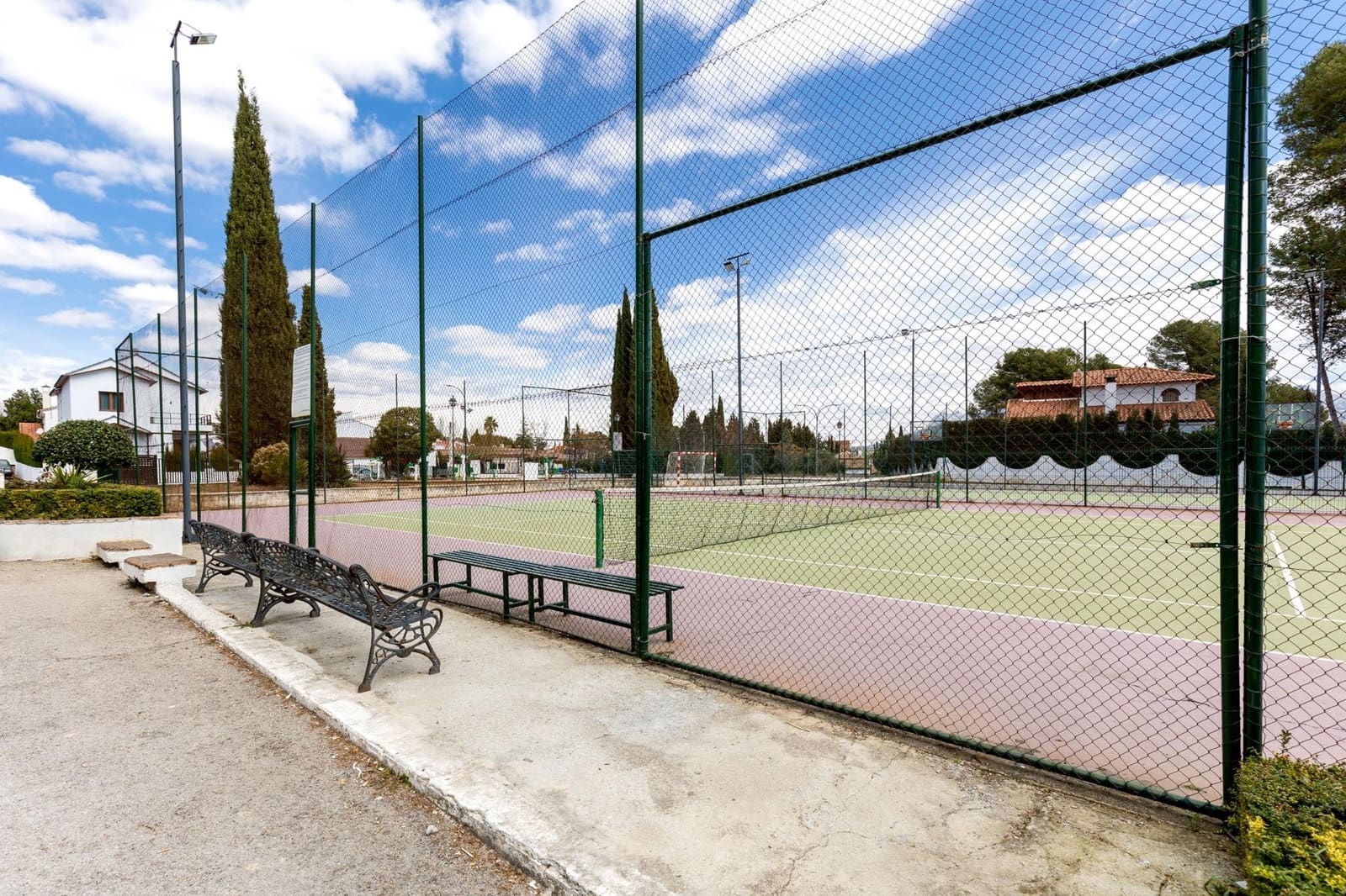 5 bedroom Villa for sale in Albolote with pool - € 330,000 (Ref: 9922274)