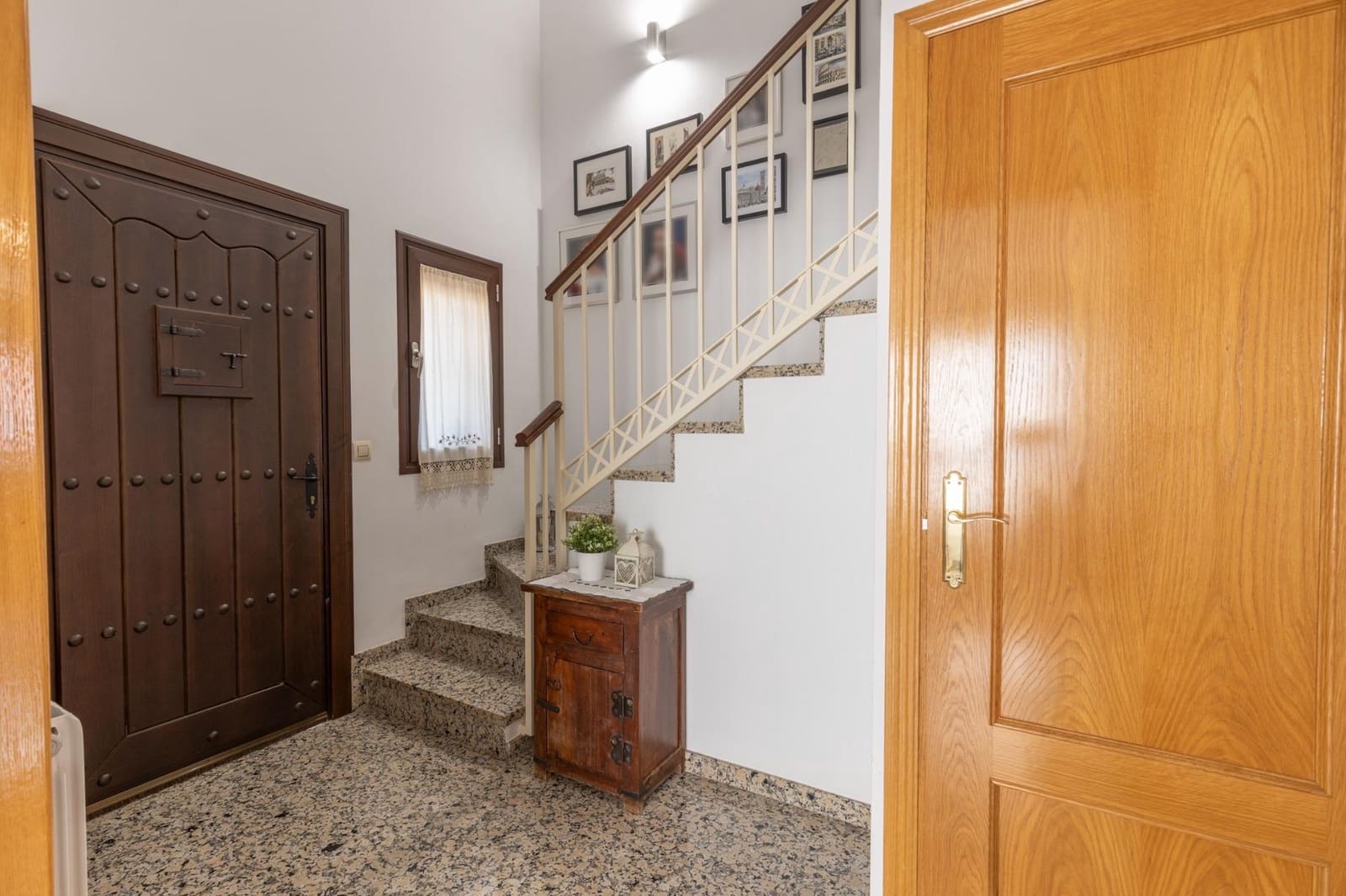 4 bedroom Villa for sale in La Zubia with pool garage - € 389,000 (Ref: 9924598)