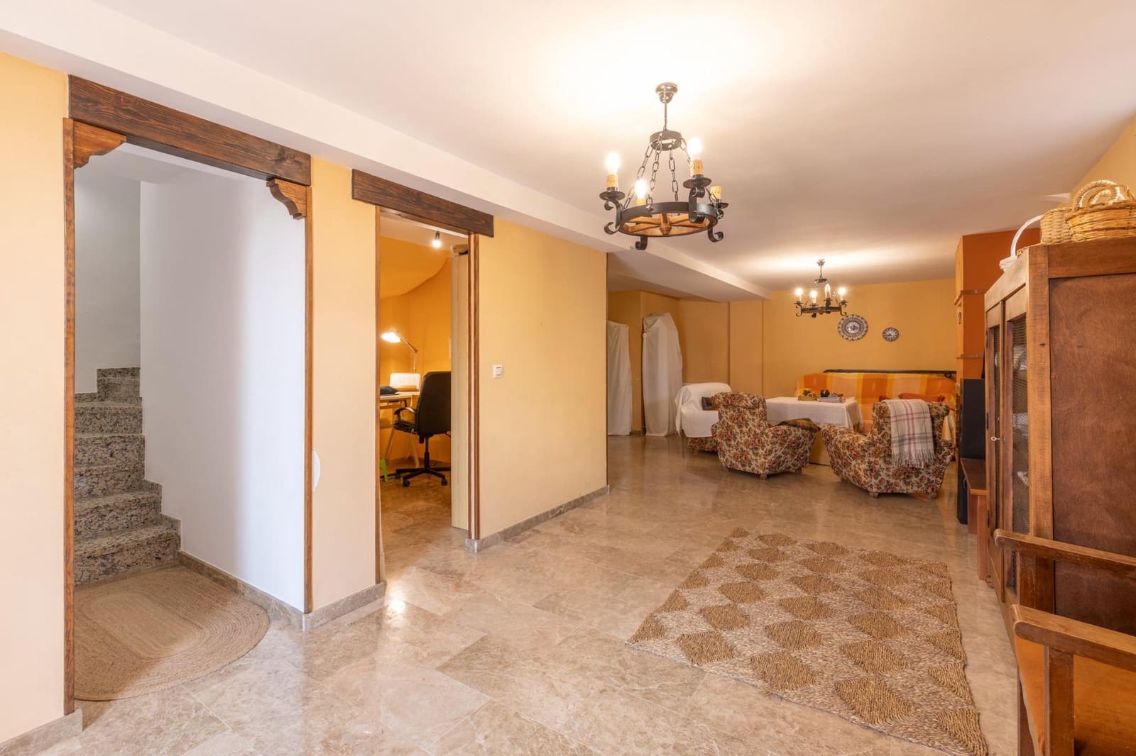 4 bedroom Villa for sale in La Zubia with pool garage - € 389,000 (Ref: 9924598)