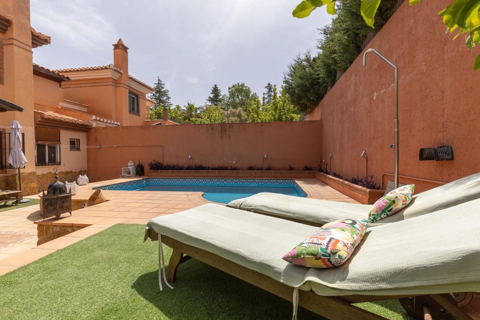 4 bedroom Villa for sale in La Zubia with pool garage - € 389,000 (Ref: 9924598)