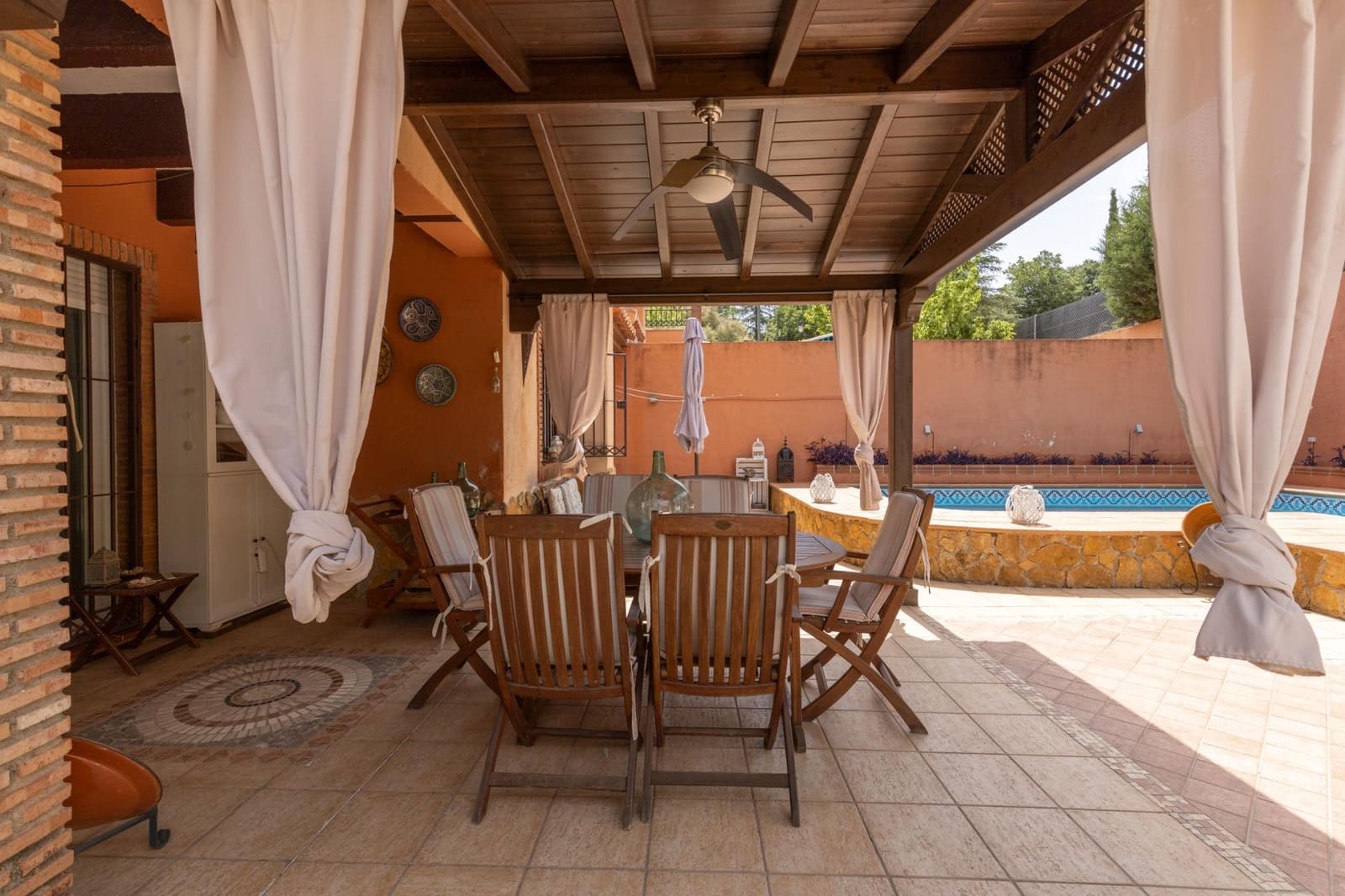 4 bedroom Villa for sale in La Zubia with pool garage - € 389,000 (Ref: 9924598)