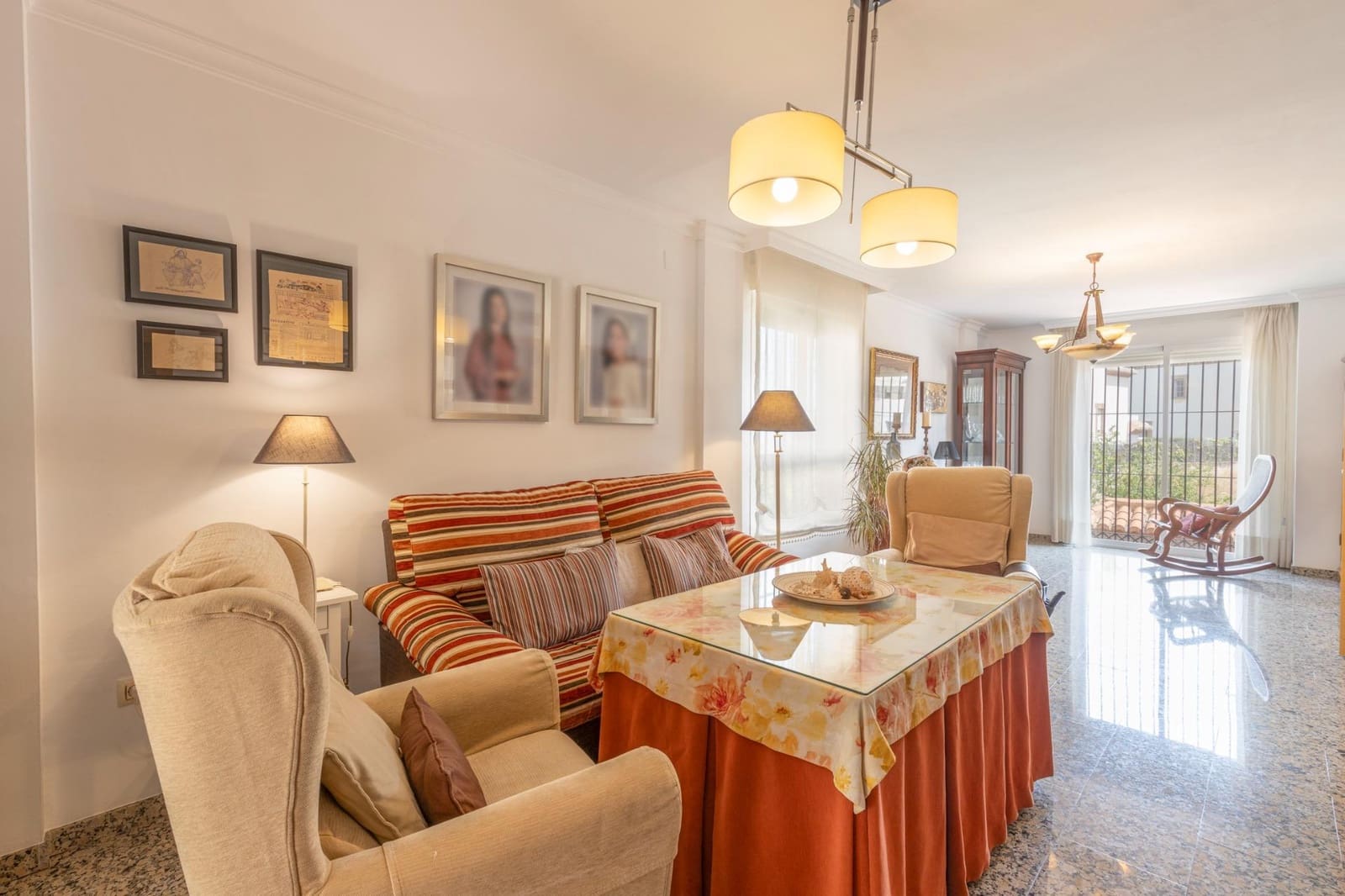 4 bedroom Villa for sale in La Zubia with pool garage - € 389,000 (Ref: 9924598)