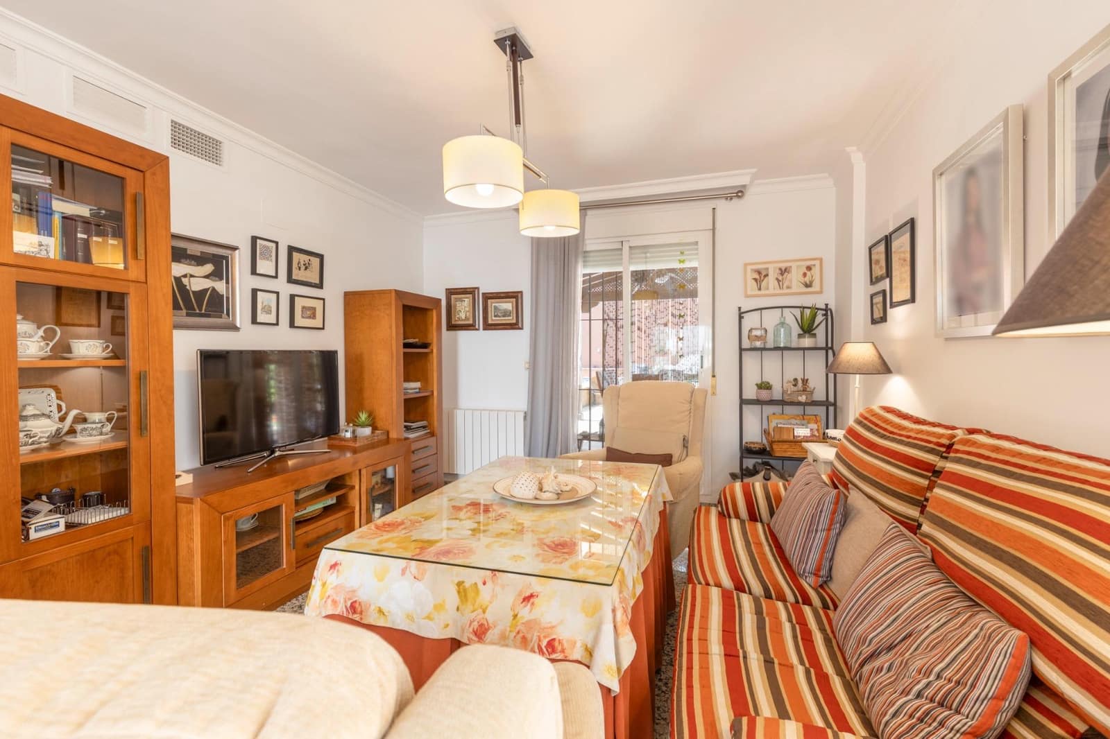4 bedroom Villa for sale in La Zubia with pool garage - € 389,000 (Ref: 9924598)