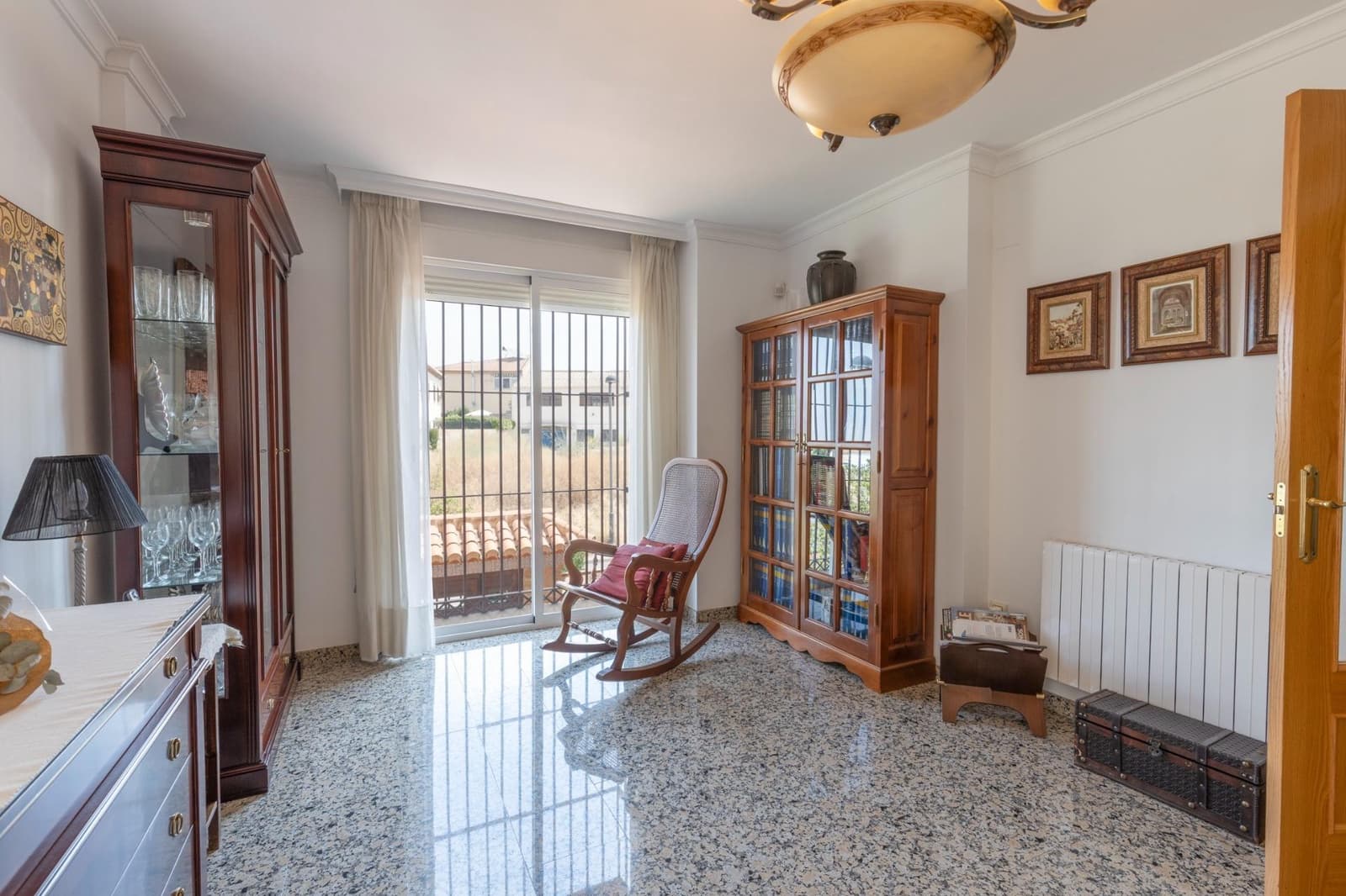 4 bedroom Villa for sale in La Zubia with pool garage - € 389,000 (Ref: 9924598)