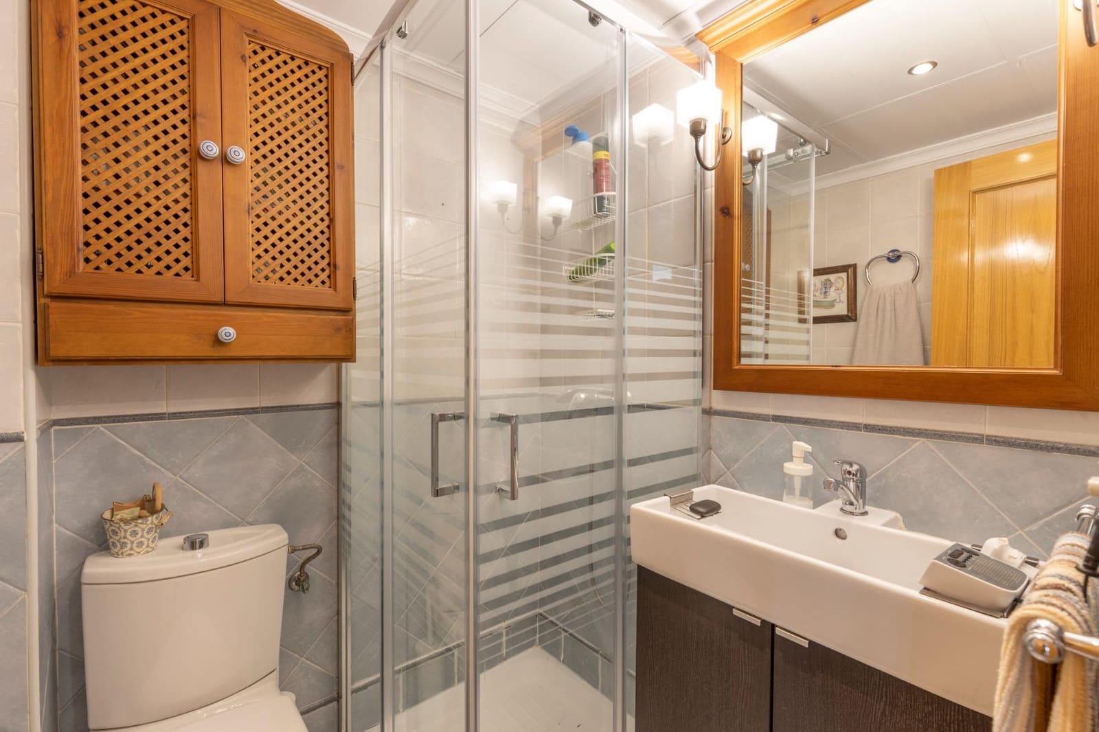 4 bedroom Villa for sale in La Zubia with pool garage - € 389,000 (Ref: 9924598)